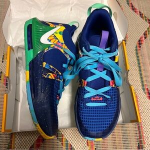 Kids LeBron Witness Nike Basketball Shoes youth size 5